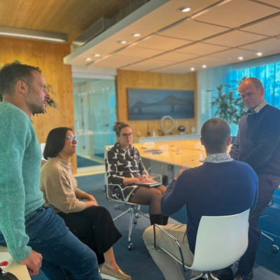 Employés d'AGF en discussion dans le cadre du Programme de Leadership